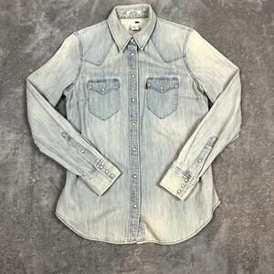Levis Pearl Snap Light Wash Denim Button Down Womens M Western Yoke Pockets